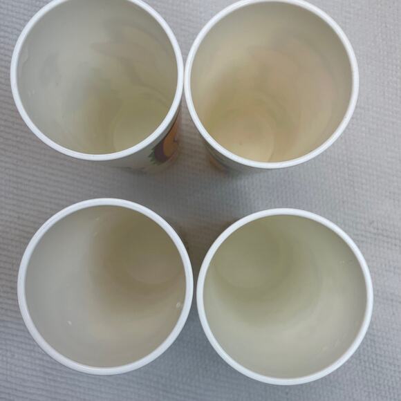 Vintage Tupperware Winnie the Pooh & Tigger and Pooh & Piglet Tumblers - Picture 8 of 10